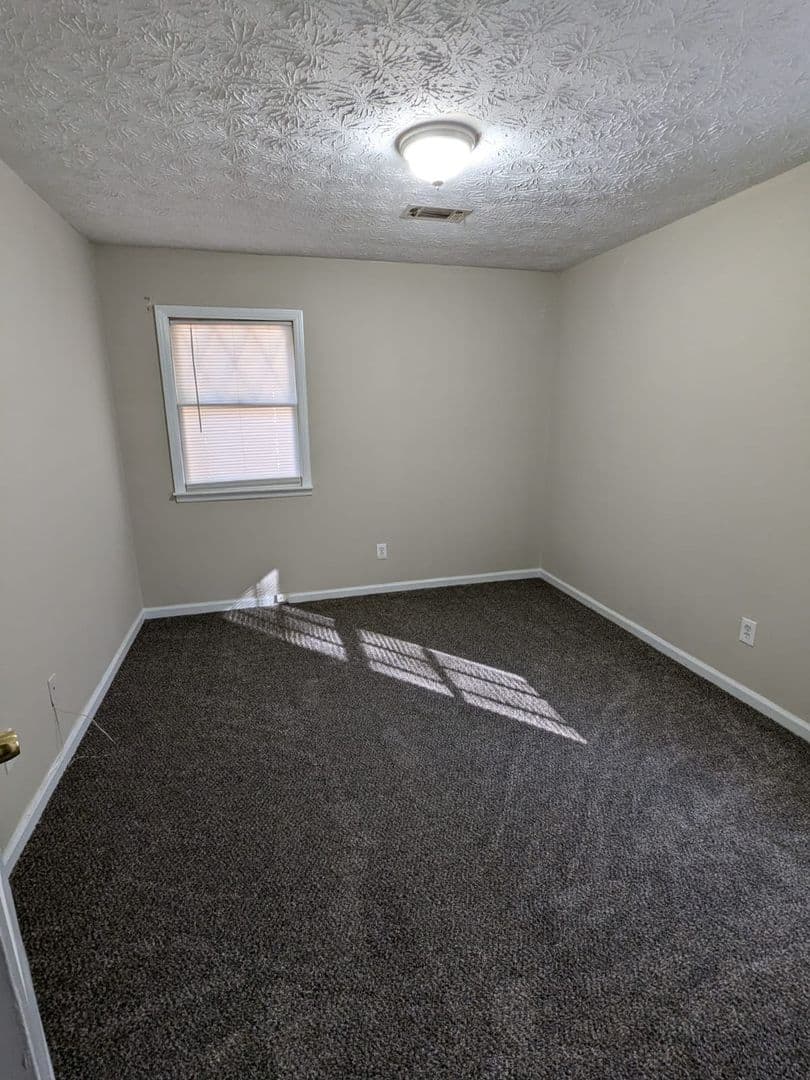 Conyers House: 1160 Forest Villa Dr