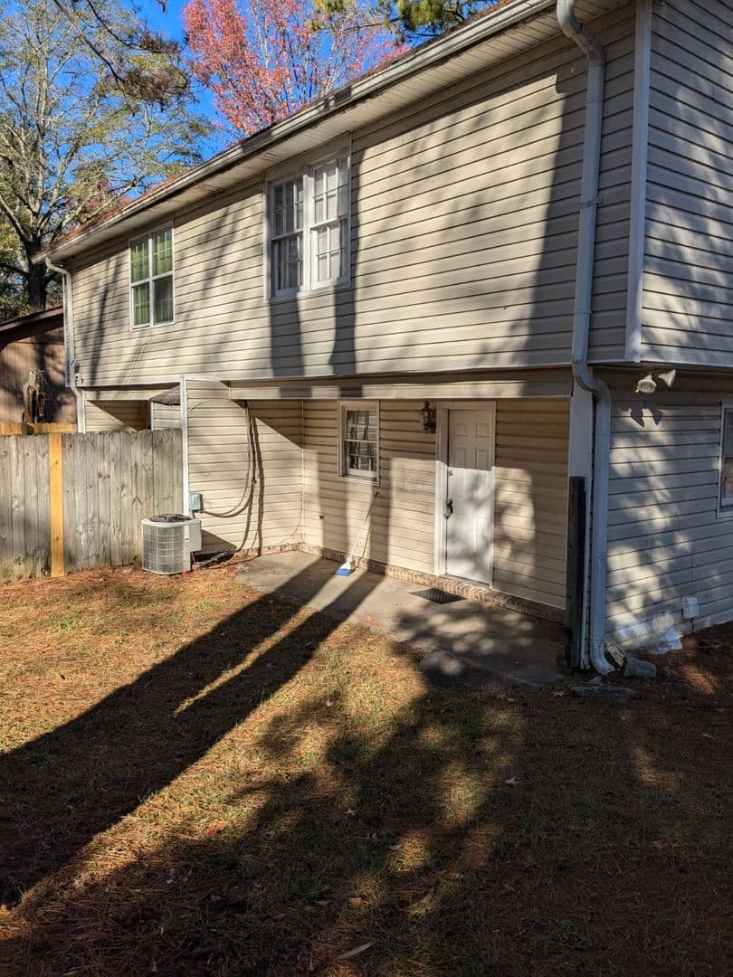 Conyers House: 1160 Forest Villa Dr