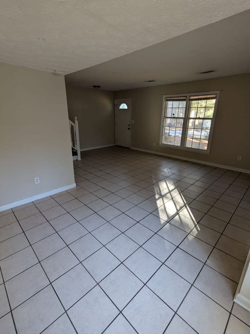 Conyers House: 1160 Forest Villa Dr