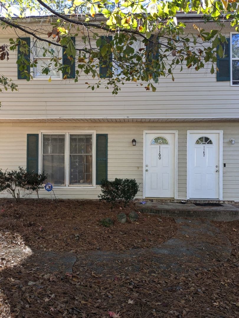 Conyers House: 1160 Forest Villa Dr