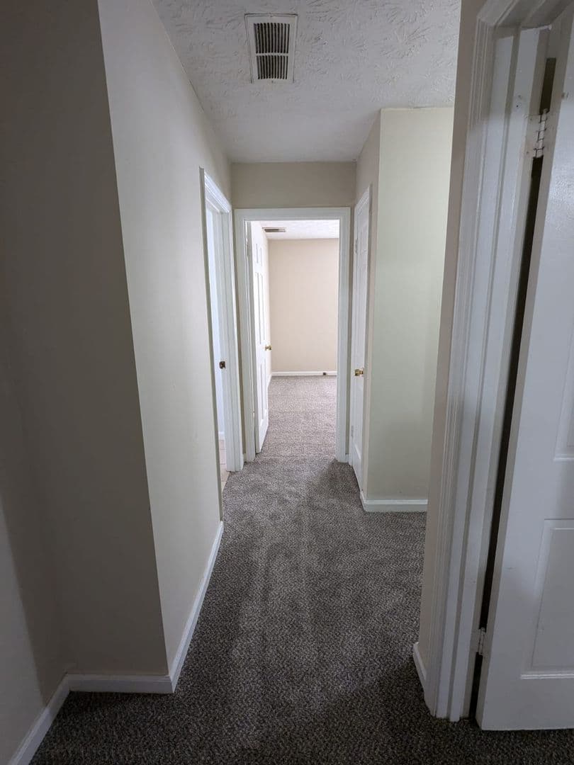 Conyers House: 1160 Forest Villa Dr