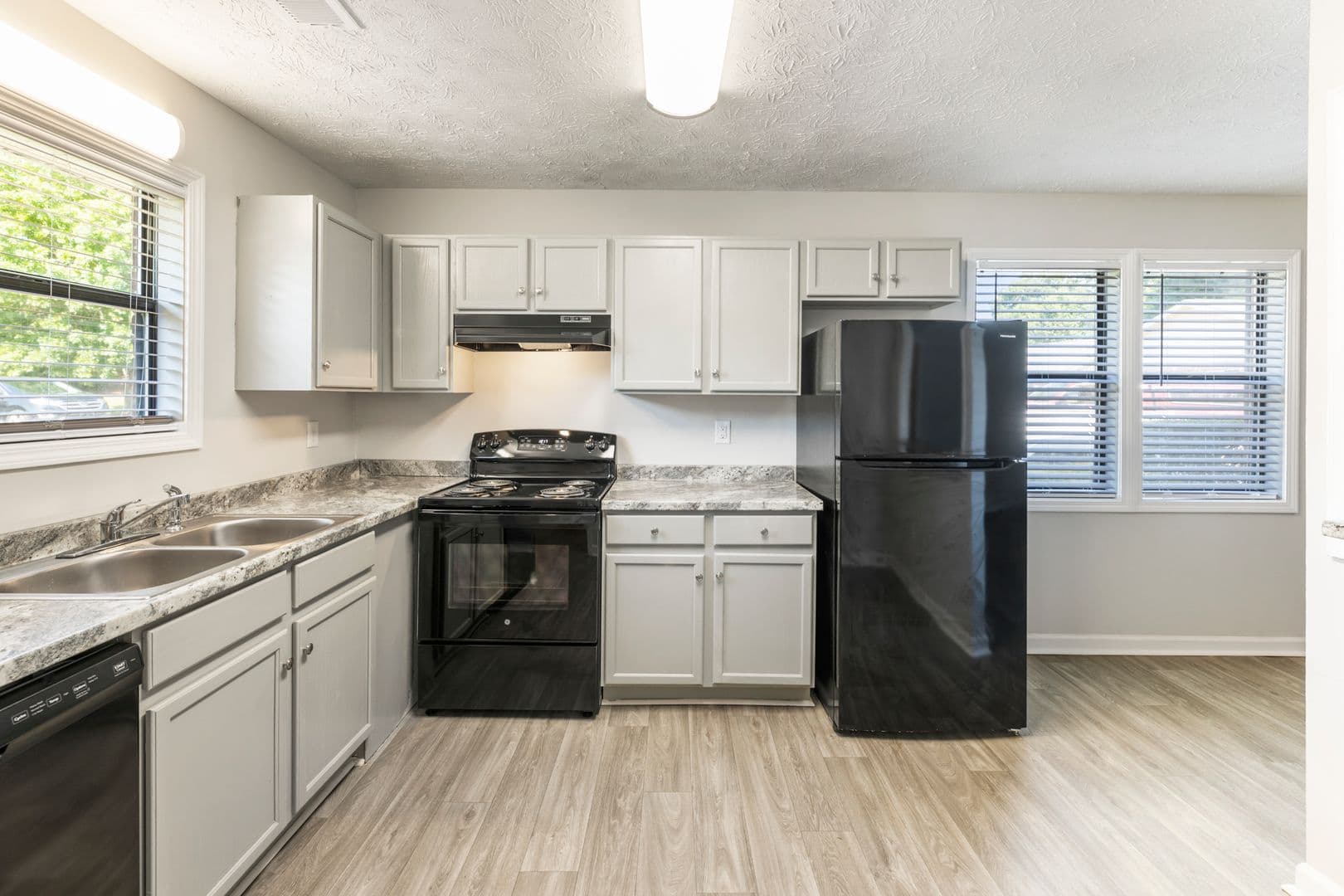 Commerce Apartment: 100 Victoria Way