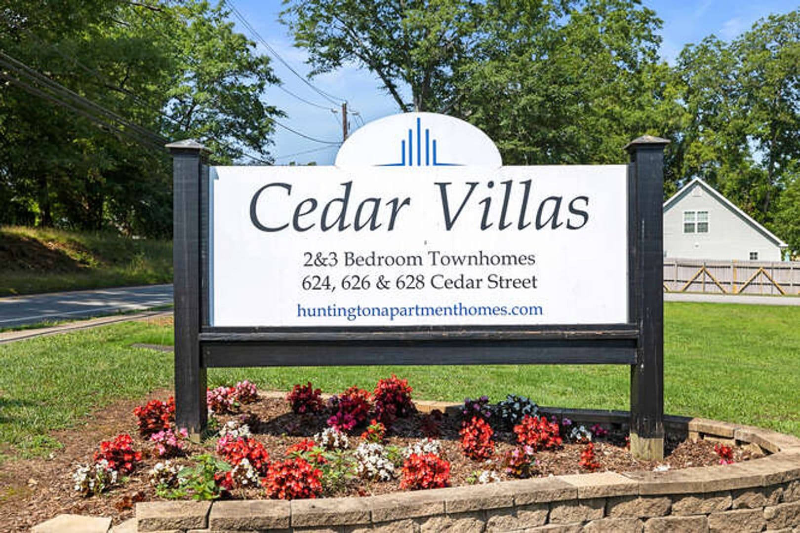 Carrollton Apartment: 624,626,628 Cedar Street