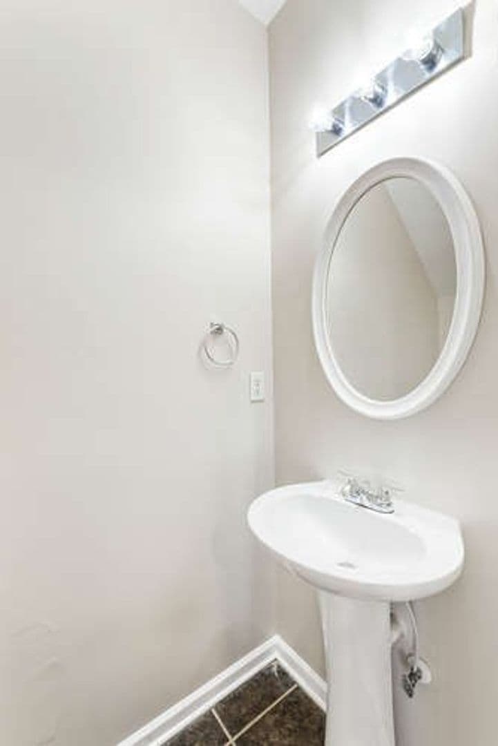 Carrollton Apartment: 233 Hays Mill Road