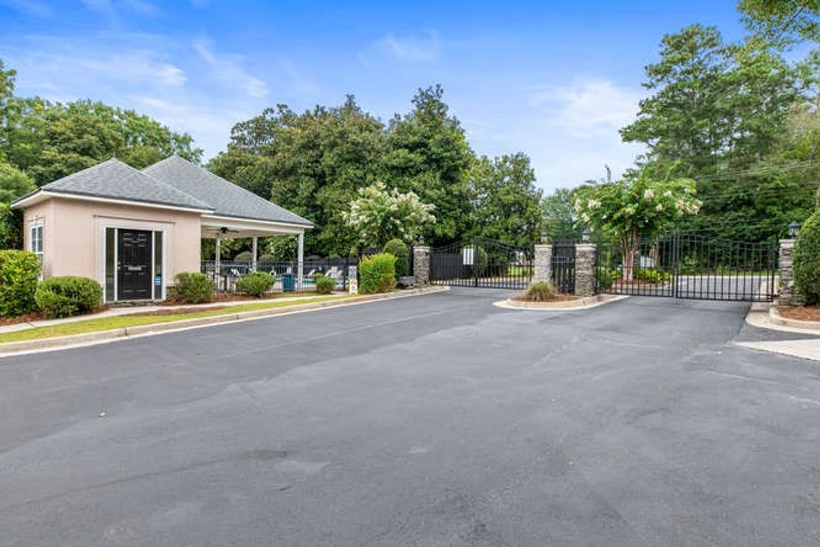 Carrollton Apartment: 233 Hays Mill Road