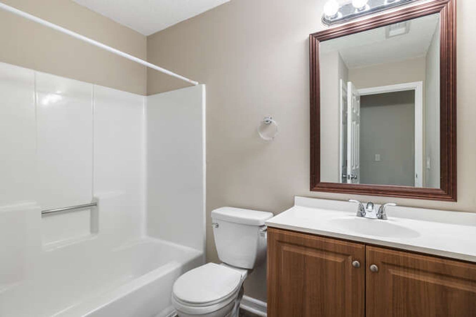 Hoschton Apartment: 335 West Broad Street
