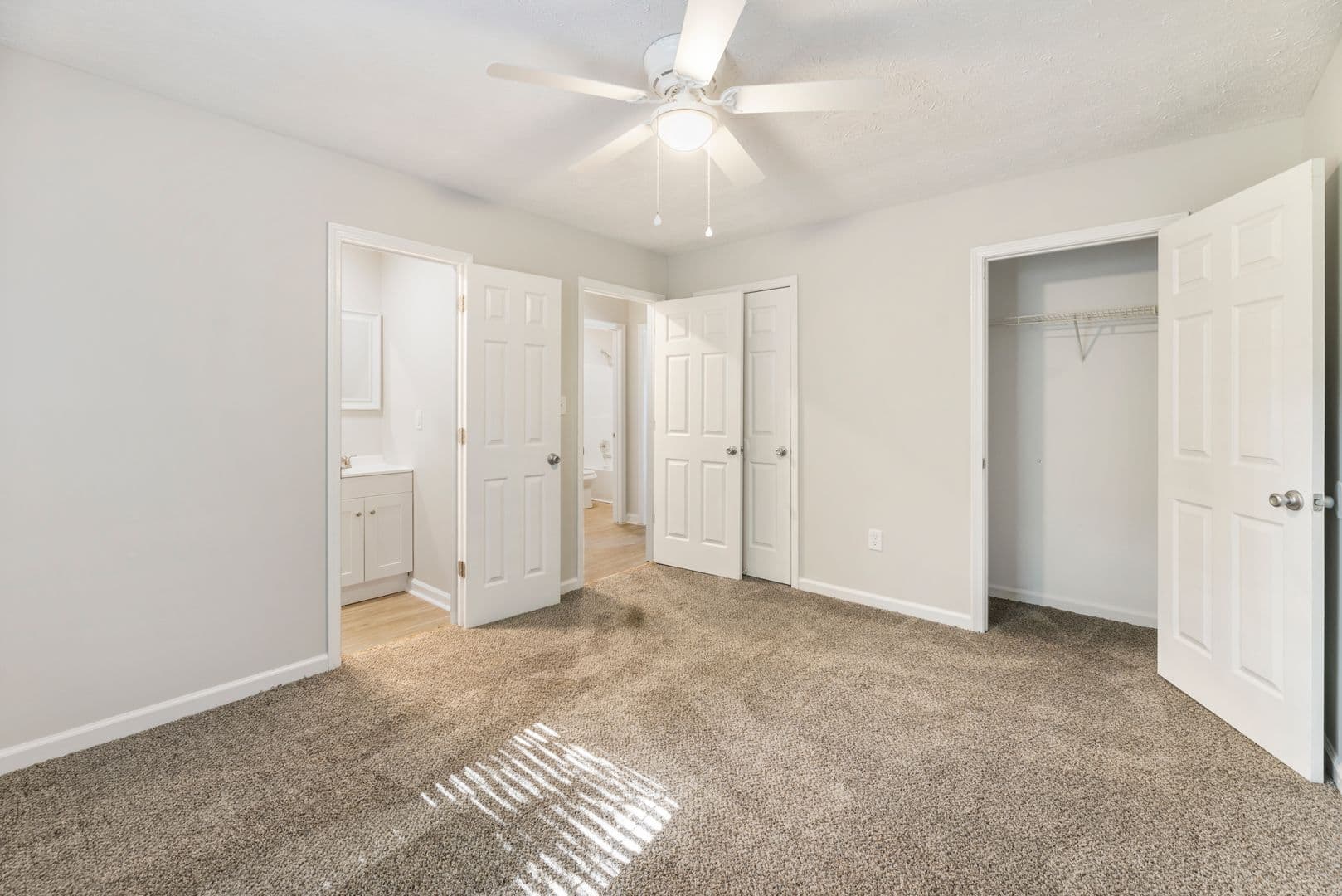 Commerce Apartment: 100 Victoria Way
