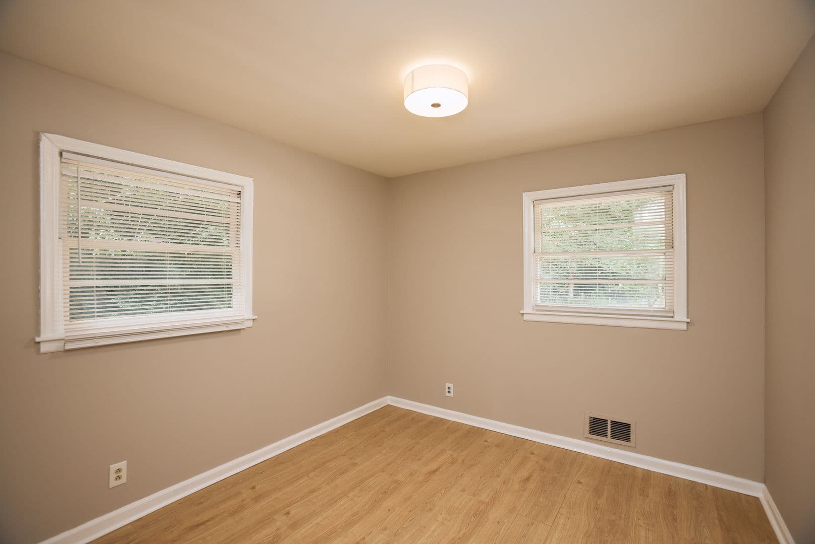 Decatur Apartment: 2065/2067 Nettie Ct