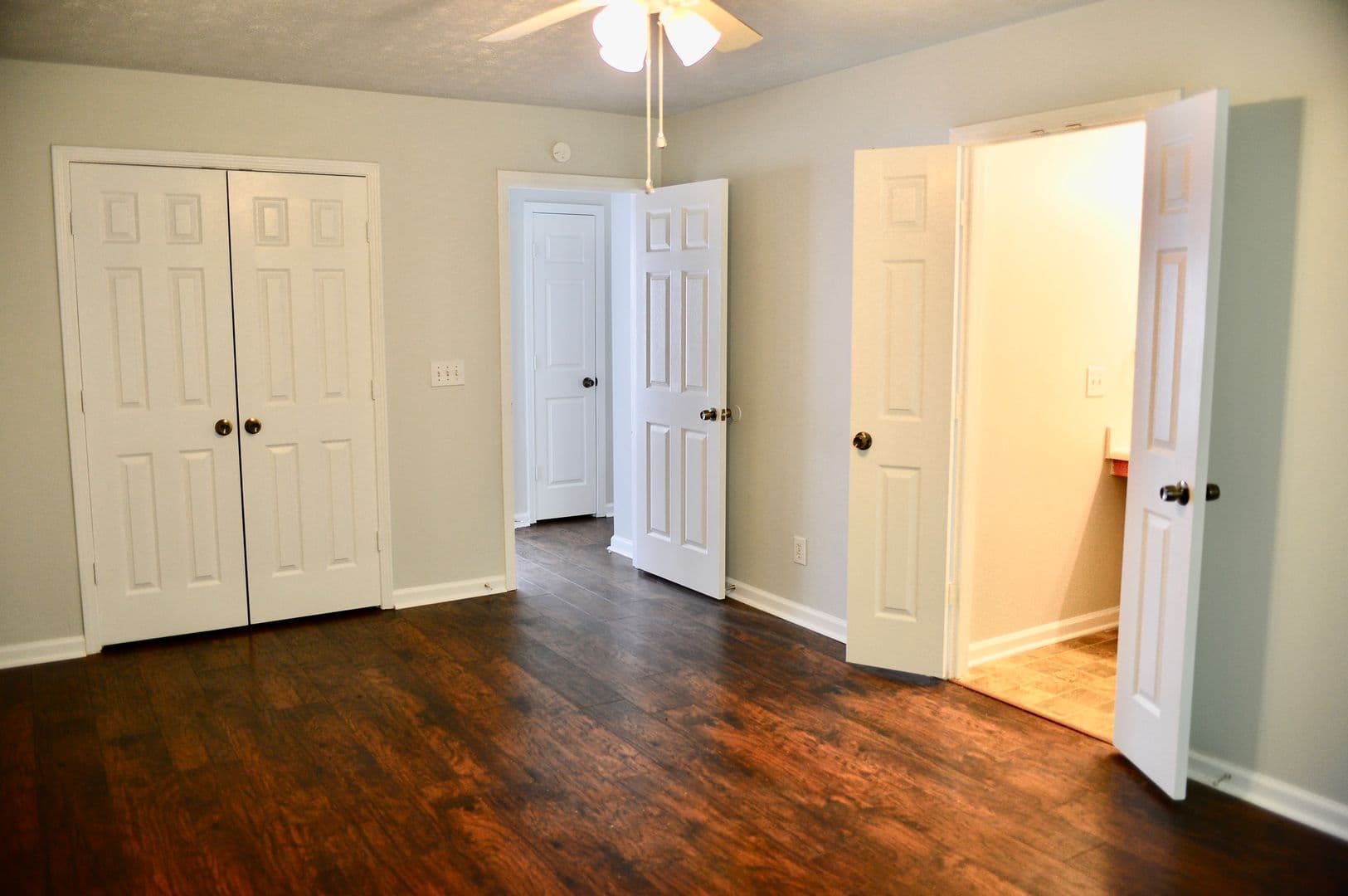 Ellenwood House: 4256 Viewpoint LN.