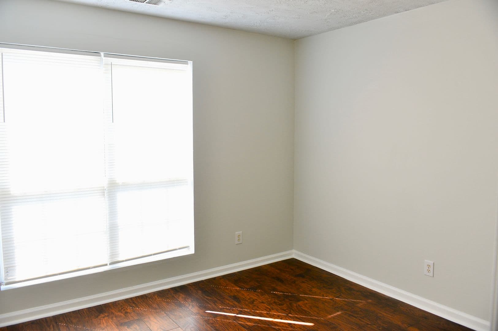 Ellenwood House: 4256 Viewpoint LN.