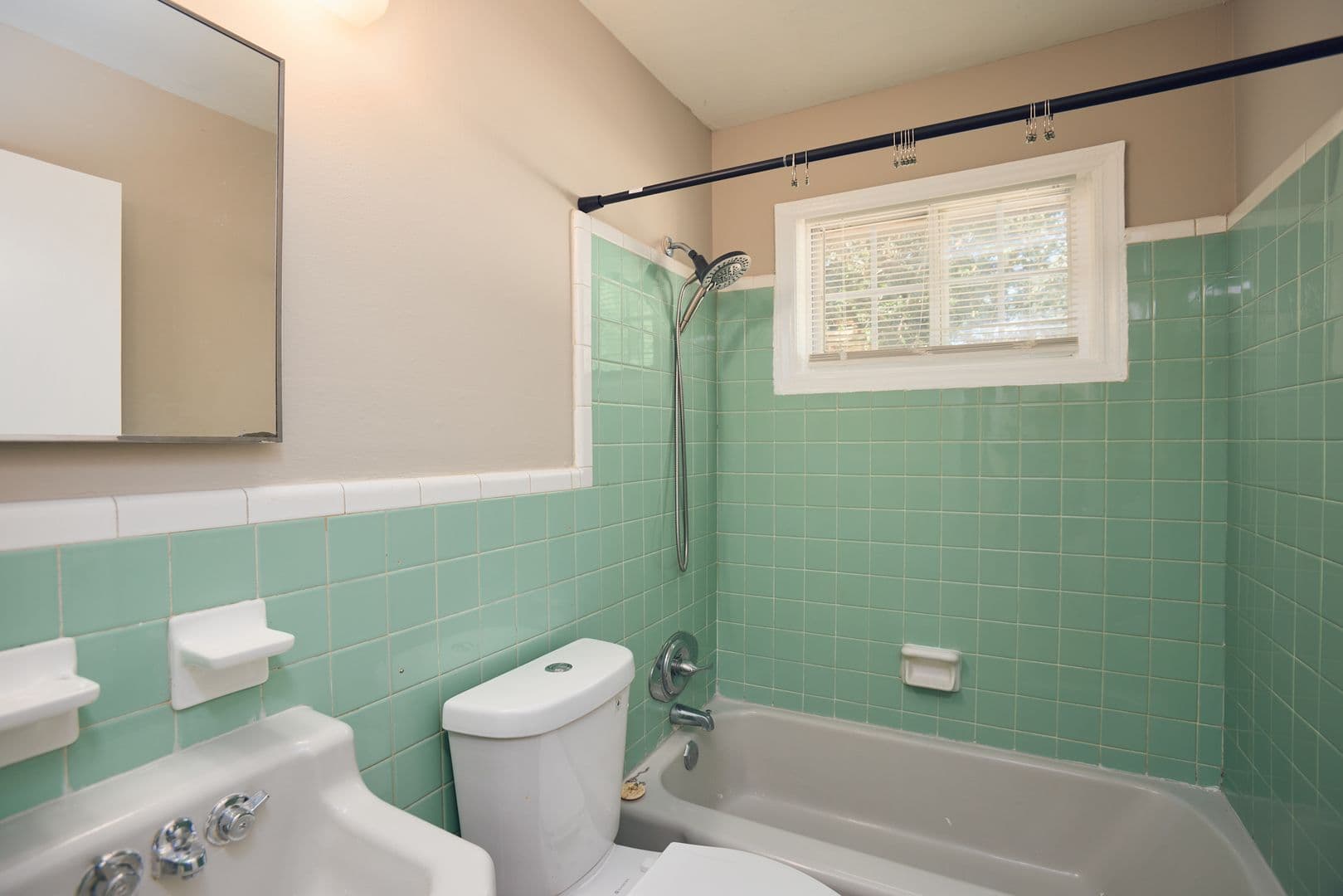 Decatur Apartment: 2065/2067 Nettie Ct
