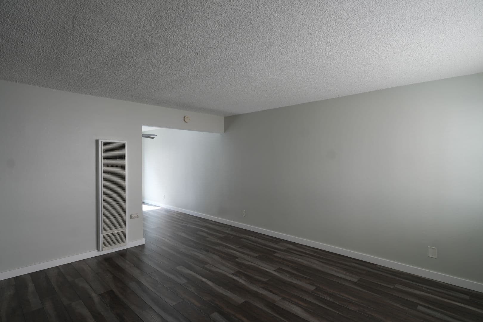 Los Angeles Apartment: 5309-11 Boswell Place