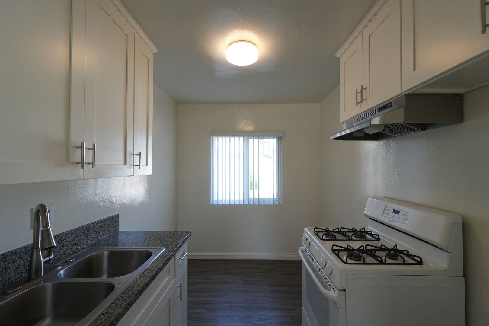 Downey Apartment: 10624 La Reina Ave.