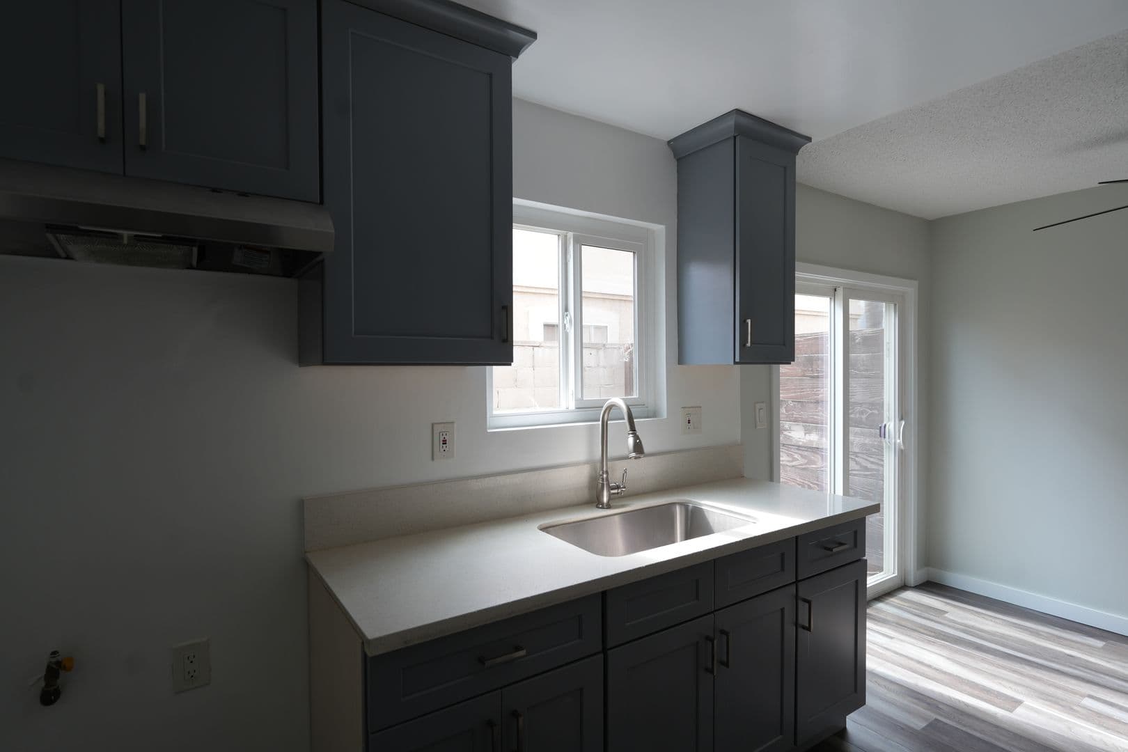 Los Angeles Apartment: 5309-11 Boswell Place