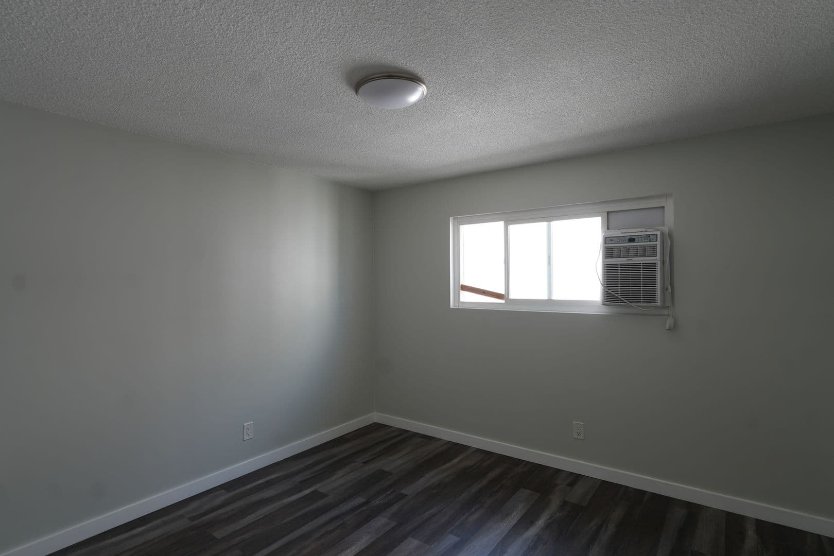 Los Angeles Apartment: 5309-11 Boswell Place