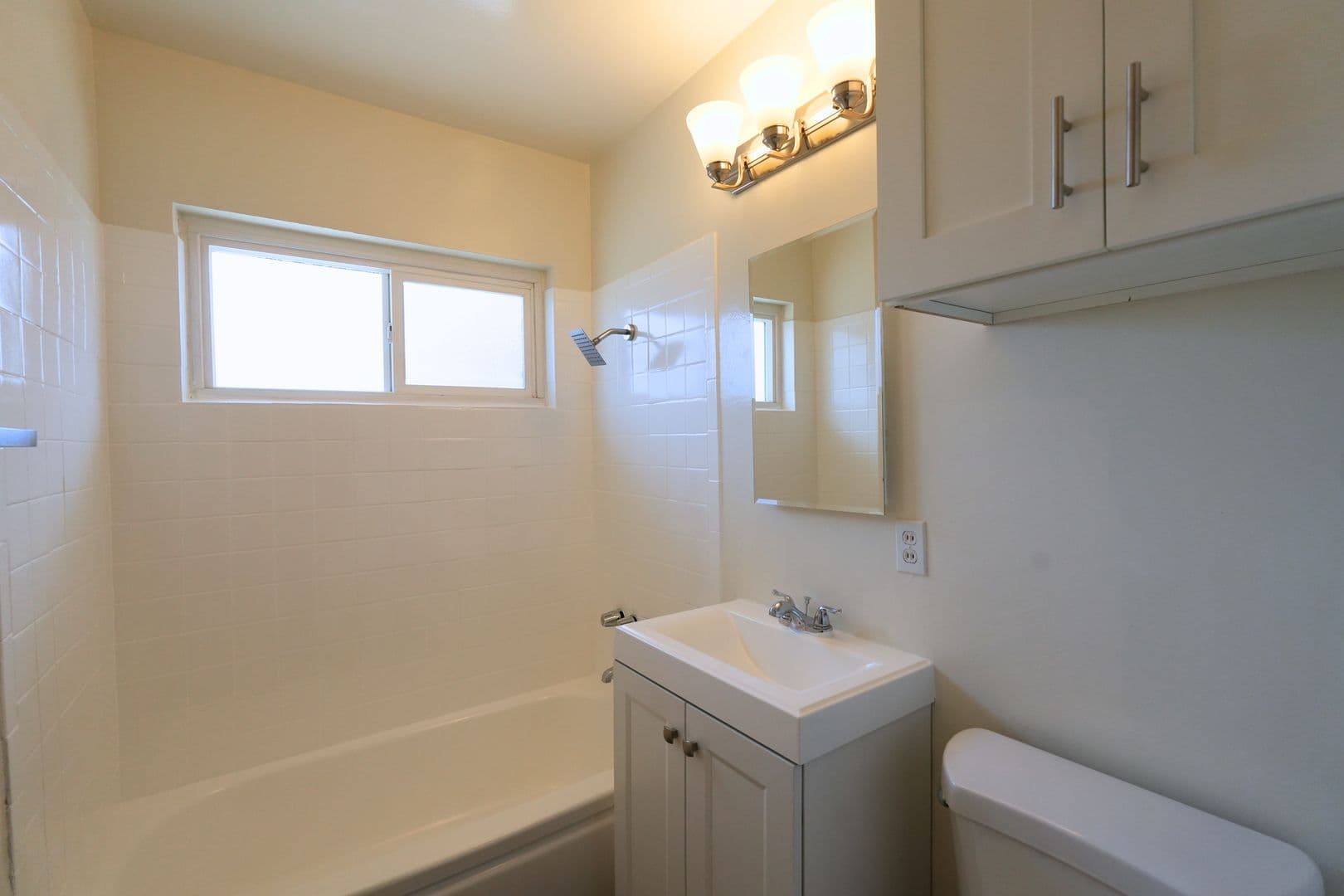 Downey Apartment: 10624 La Reina Ave.