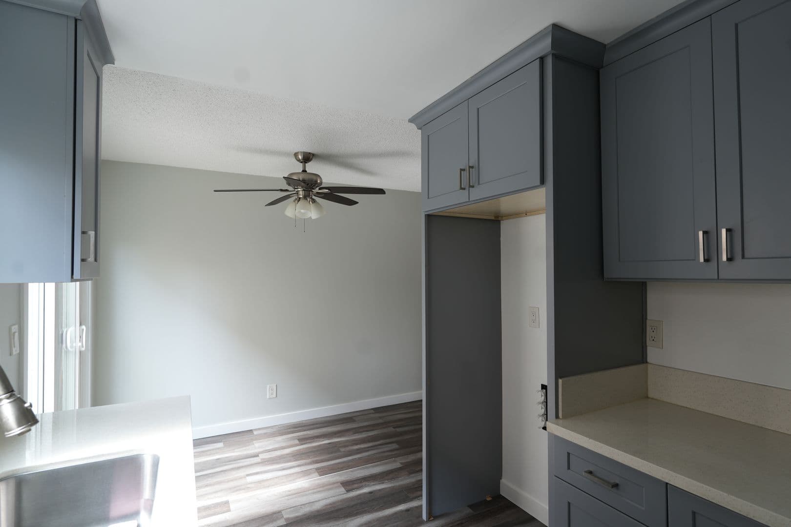 Los Angeles Apartment: 5309-11 Boswell Place
