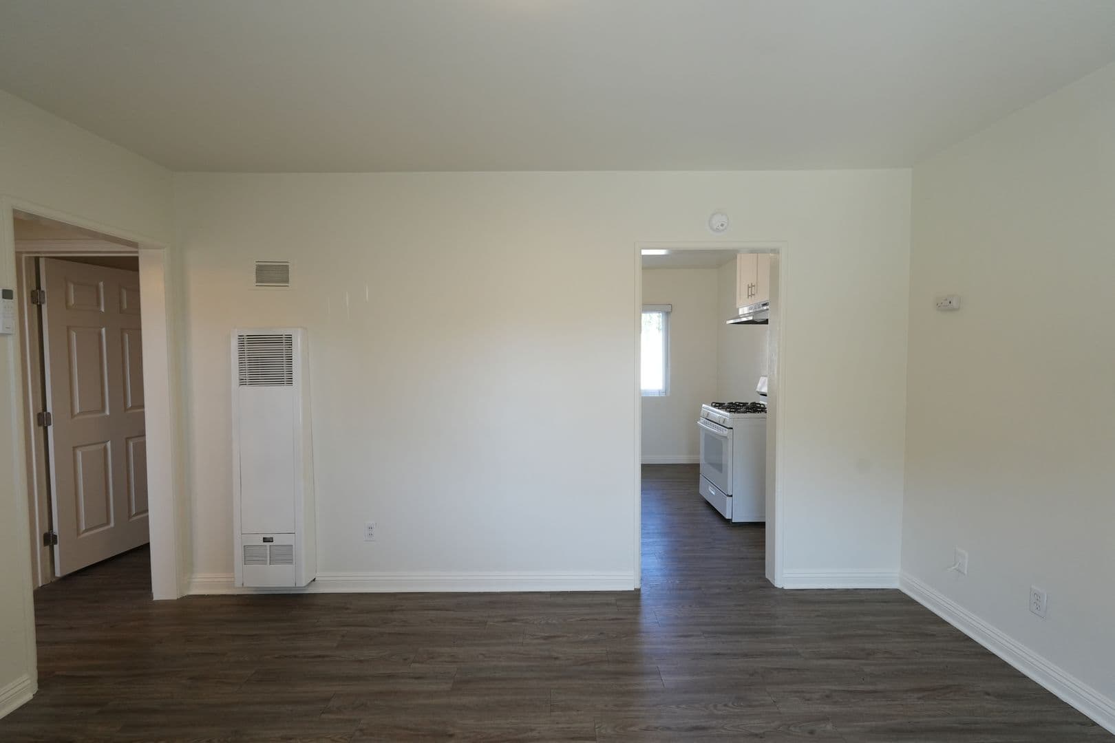 Downey Apartment: 10624 La Reina Ave.