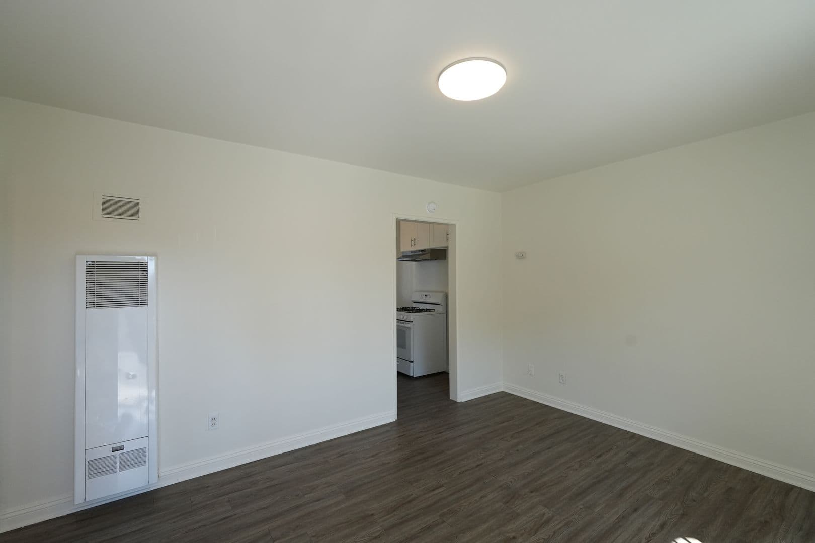 Downey Apartment: 10624 La Reina Ave.