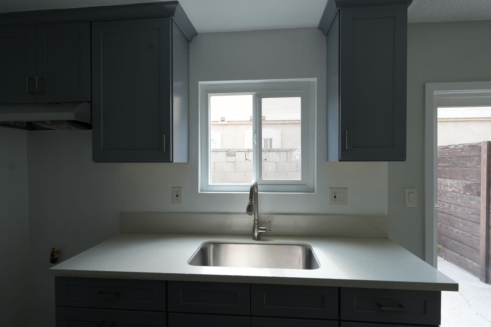 Los Angeles Apartment: 5309-11 Boswell Place