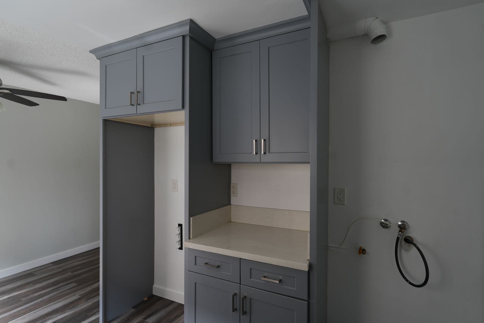 Los Angeles Apartment: 5309-11 Boswell Place