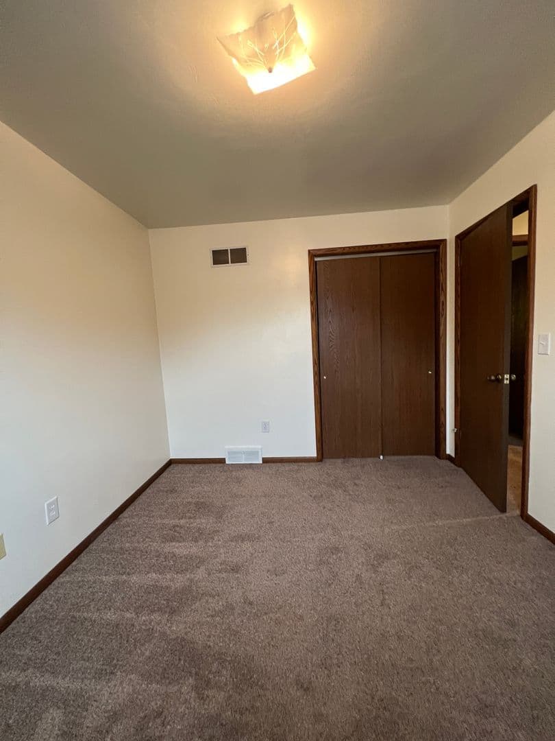 Erie Apartment: 4022-4040 W 38th St