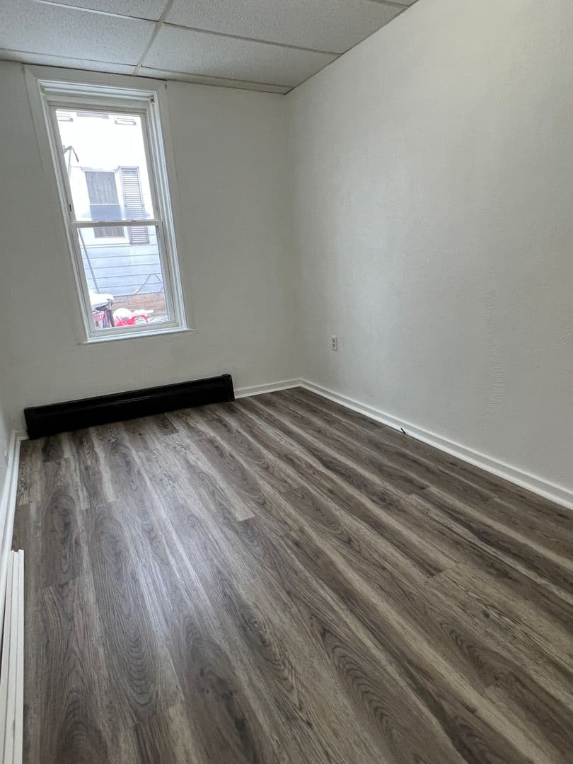 Erie Apartment: 514 W 16th St