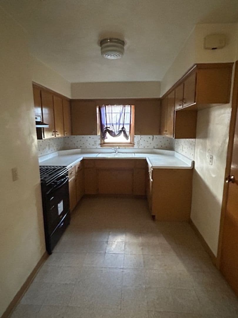 Erie Apartment: 1334 West 28th St