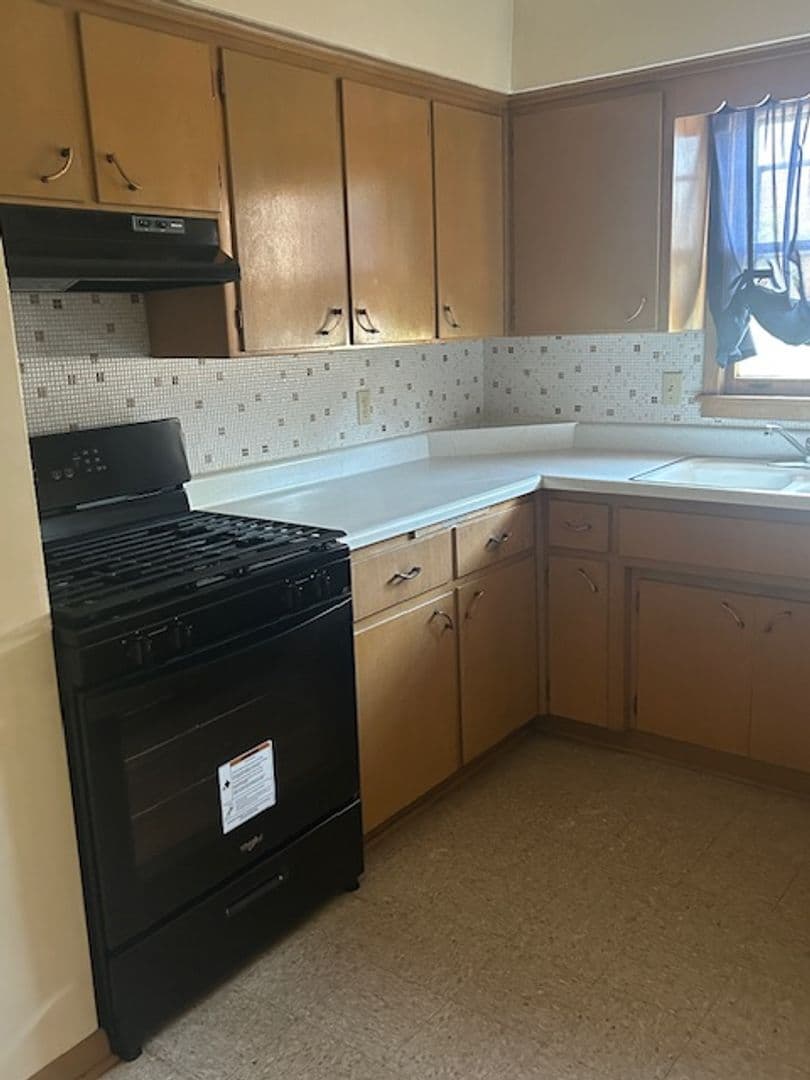 Erie Apartment: 1334 West 28th St