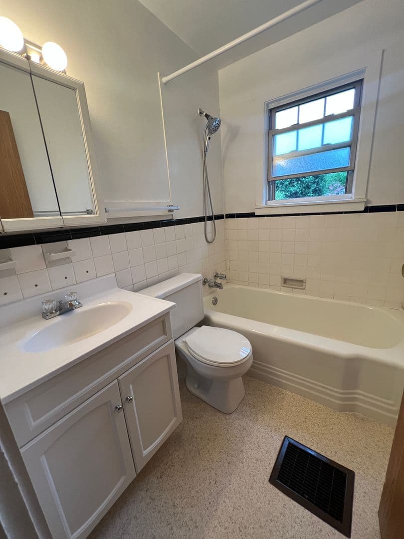 Erie House: 716 Cranberry St