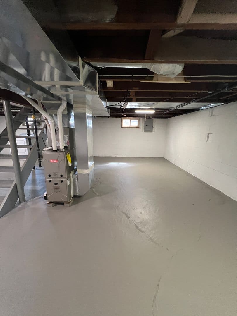 Erie Apartment: 1321-1327 W 33rd St