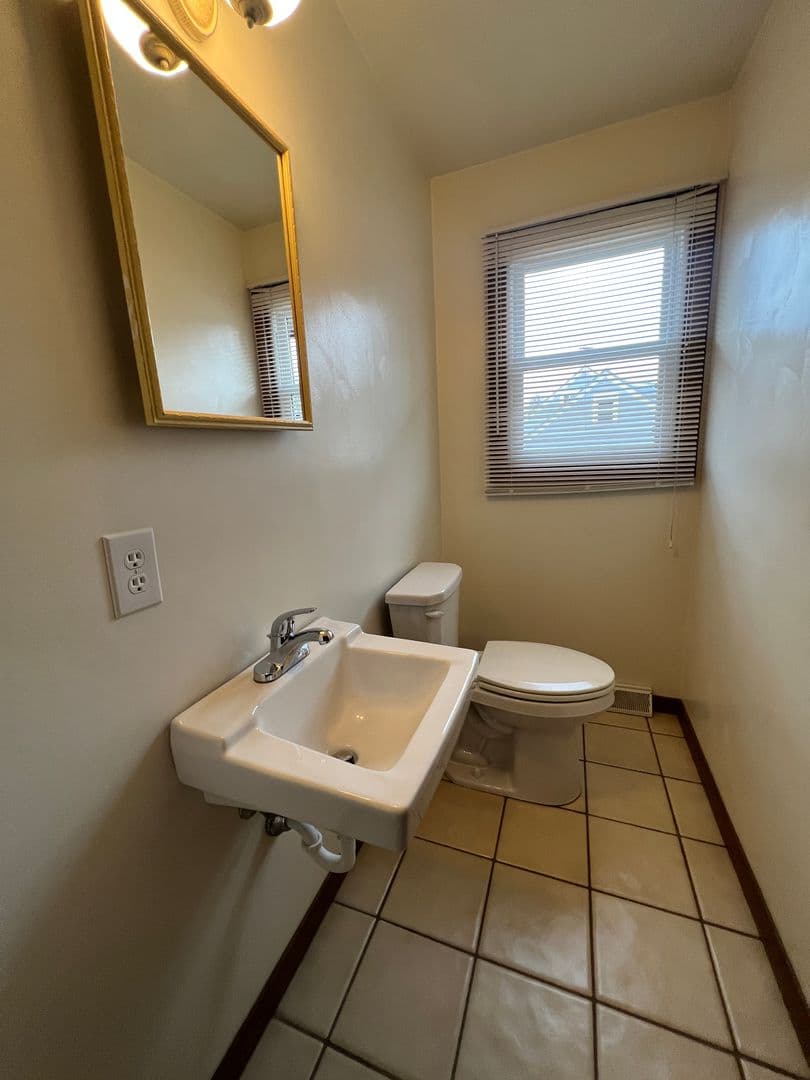 Erie Apartment: 4022-4040 W 38th St