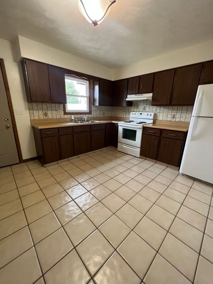 Erie Apartment: 4022-4040 W 38th St