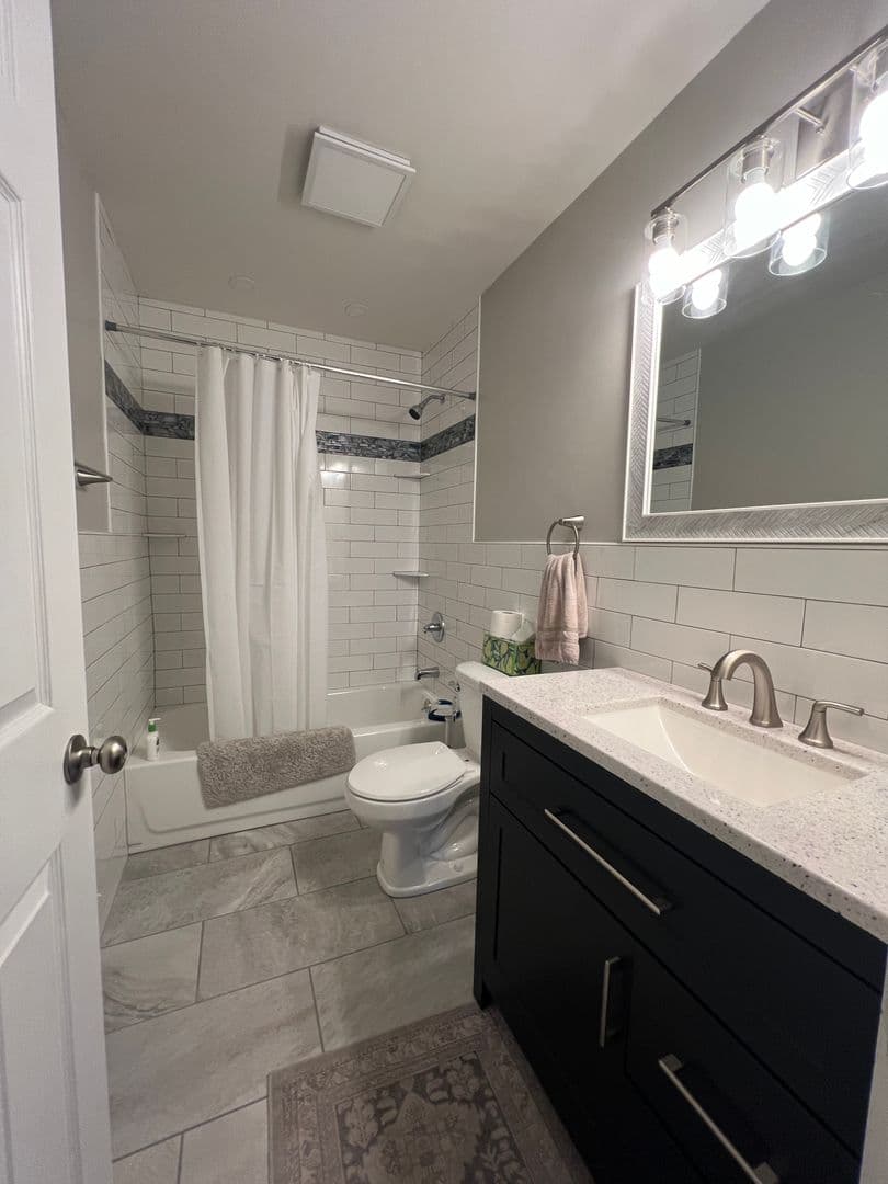 Erie Apartment: 1321-1327 W 33rd St