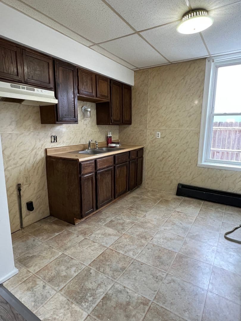 Erie Apartment: 514 W 16th St