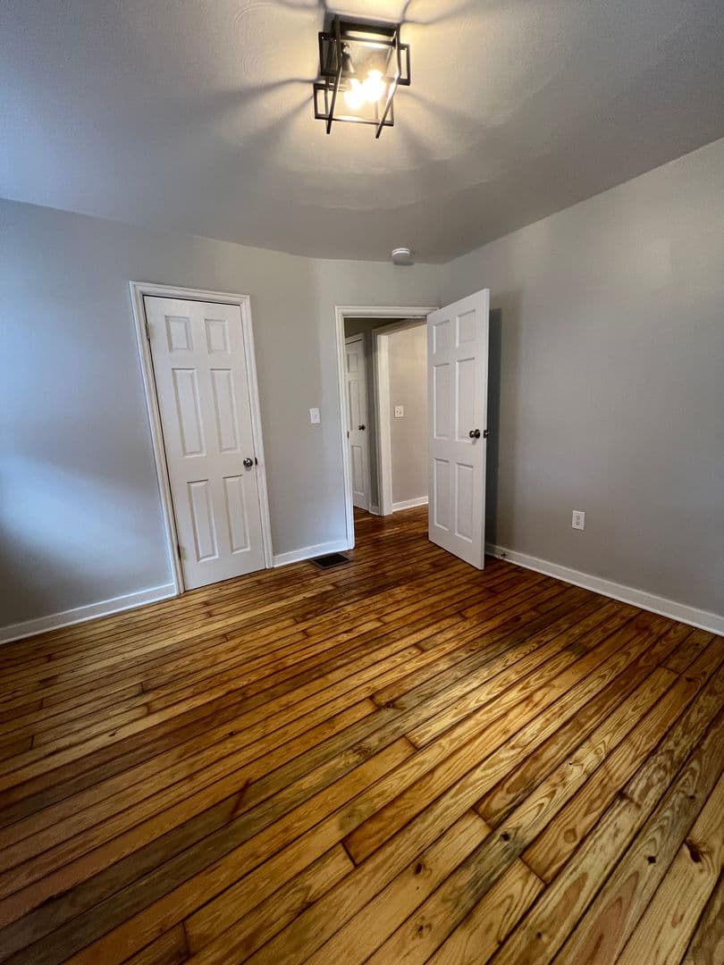 Erie Apartment: 1321-1327 W 33rd St