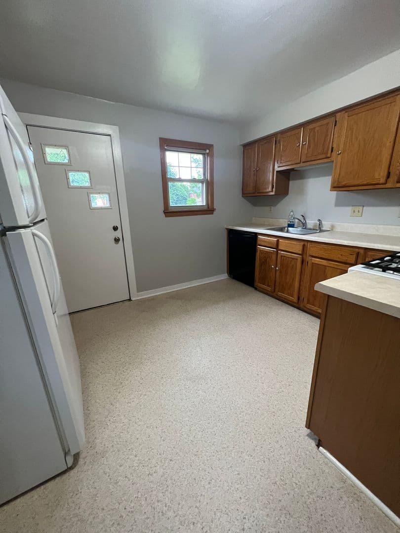 Erie House: 716 Cranberry St