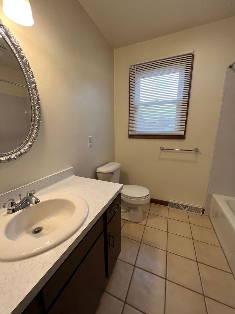 Erie Apartment: 4022-4040 W 38th St