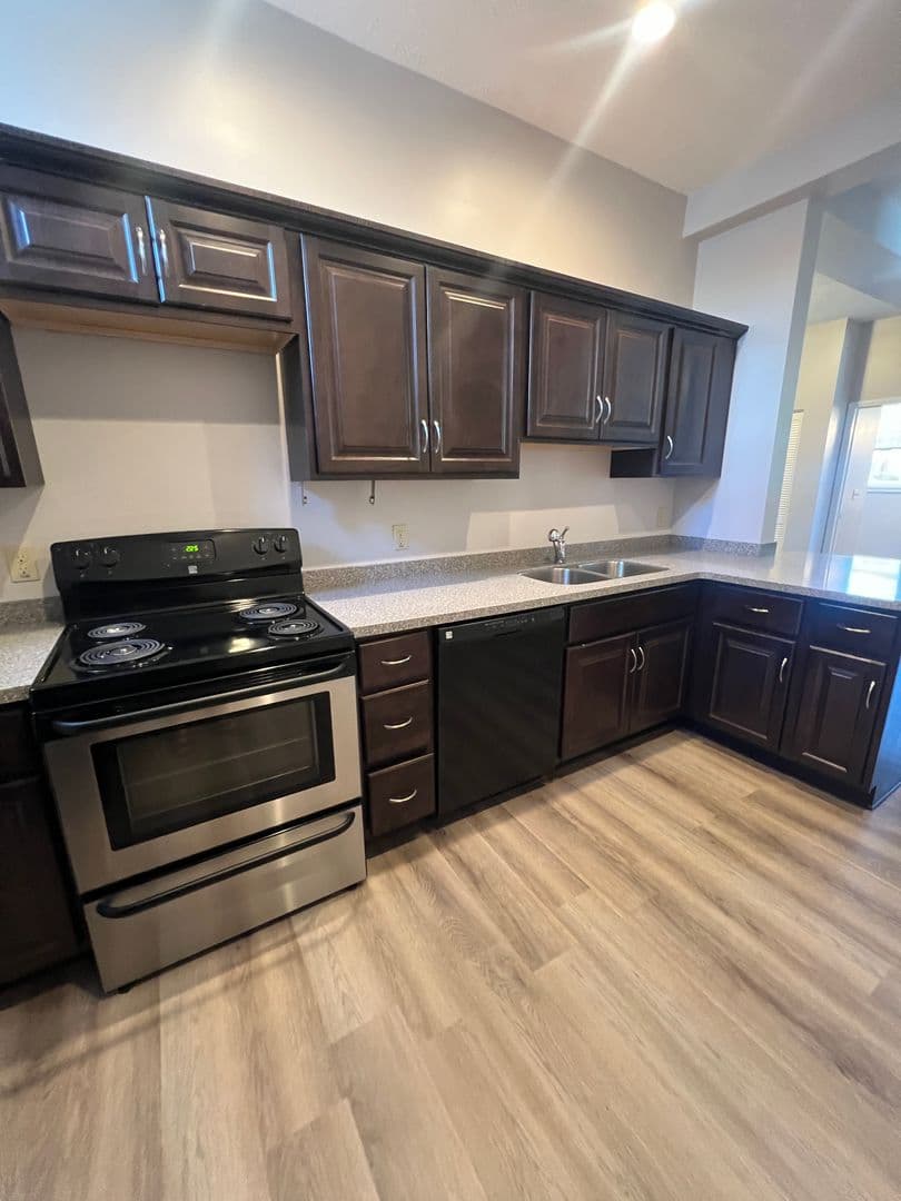 Erie Apartment: 437 W 6th St