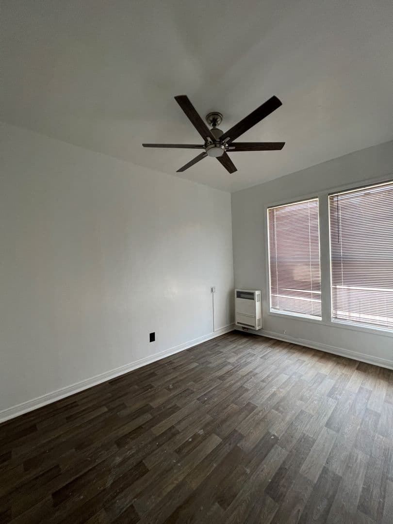 San Pedro Apartment: 305 W. 14th St.