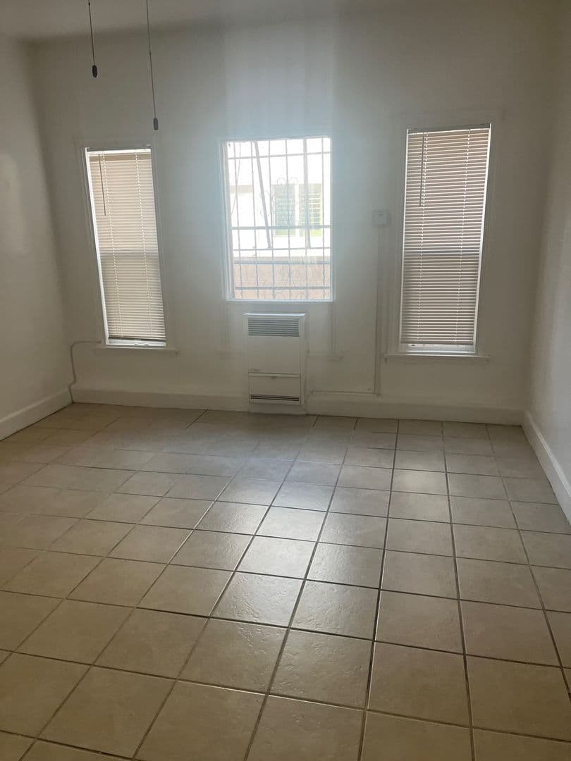 Los Angeles Apartment: 1500 W. Vernon Ave.