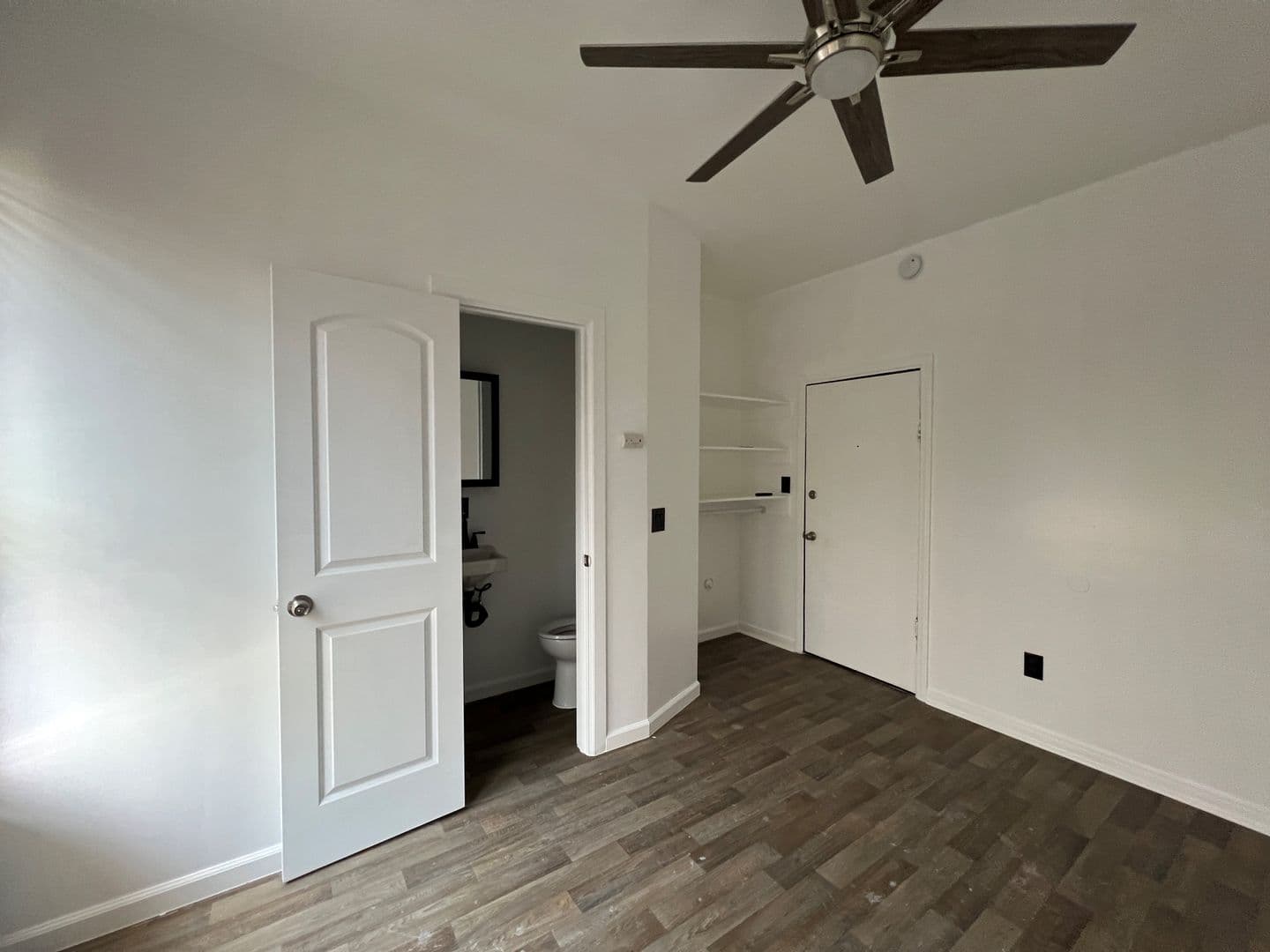 San Pedro Apartment: 305 W. 14th St.