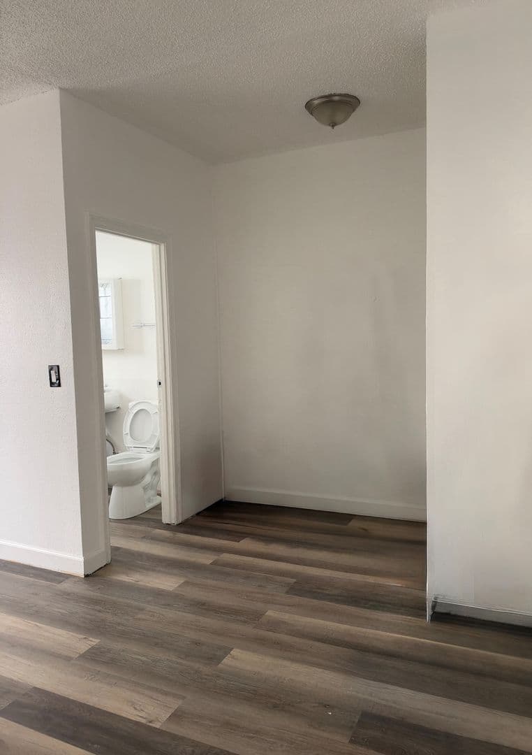 Wilmington Apartment: 903 N. Fries Ave.