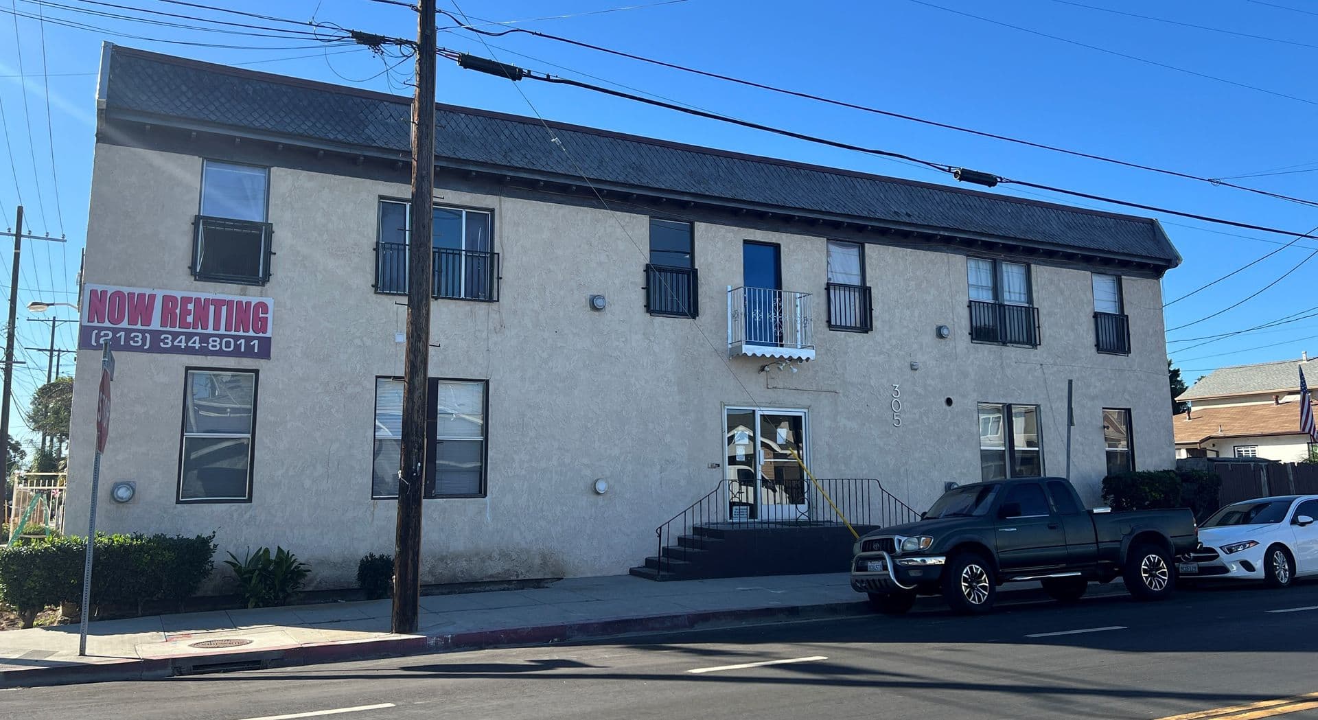 San Pedro Apartment: 305 W. 14th St.