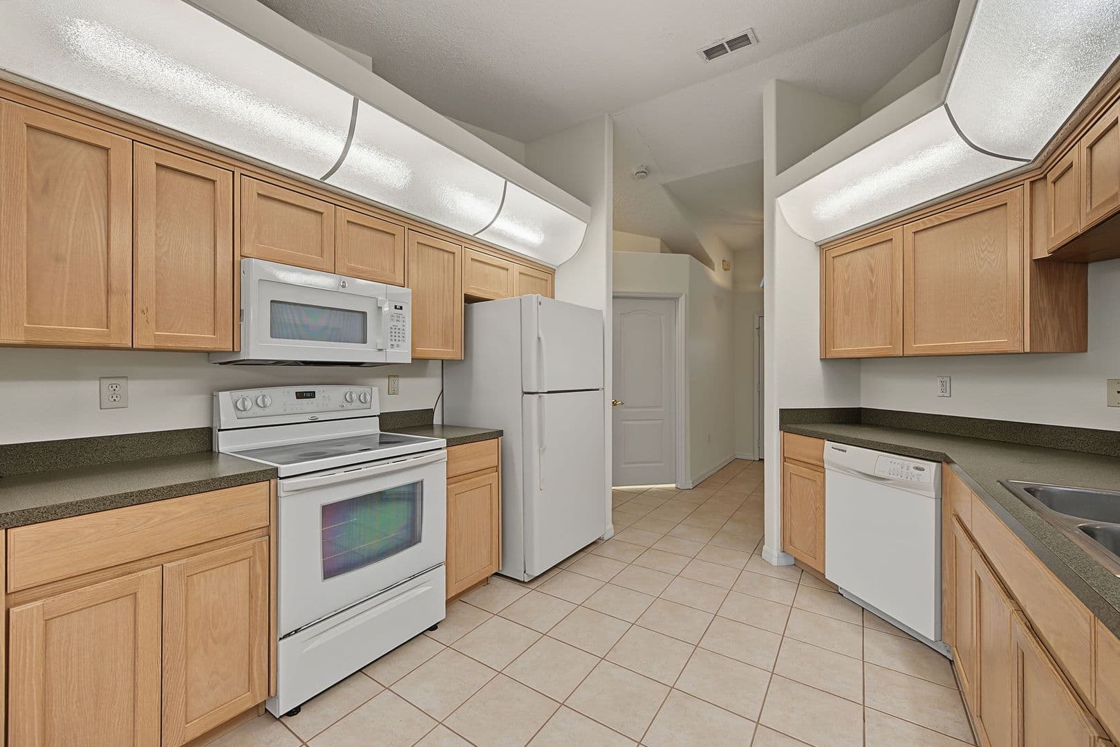 Hudson House: 18612 White Pine Cir