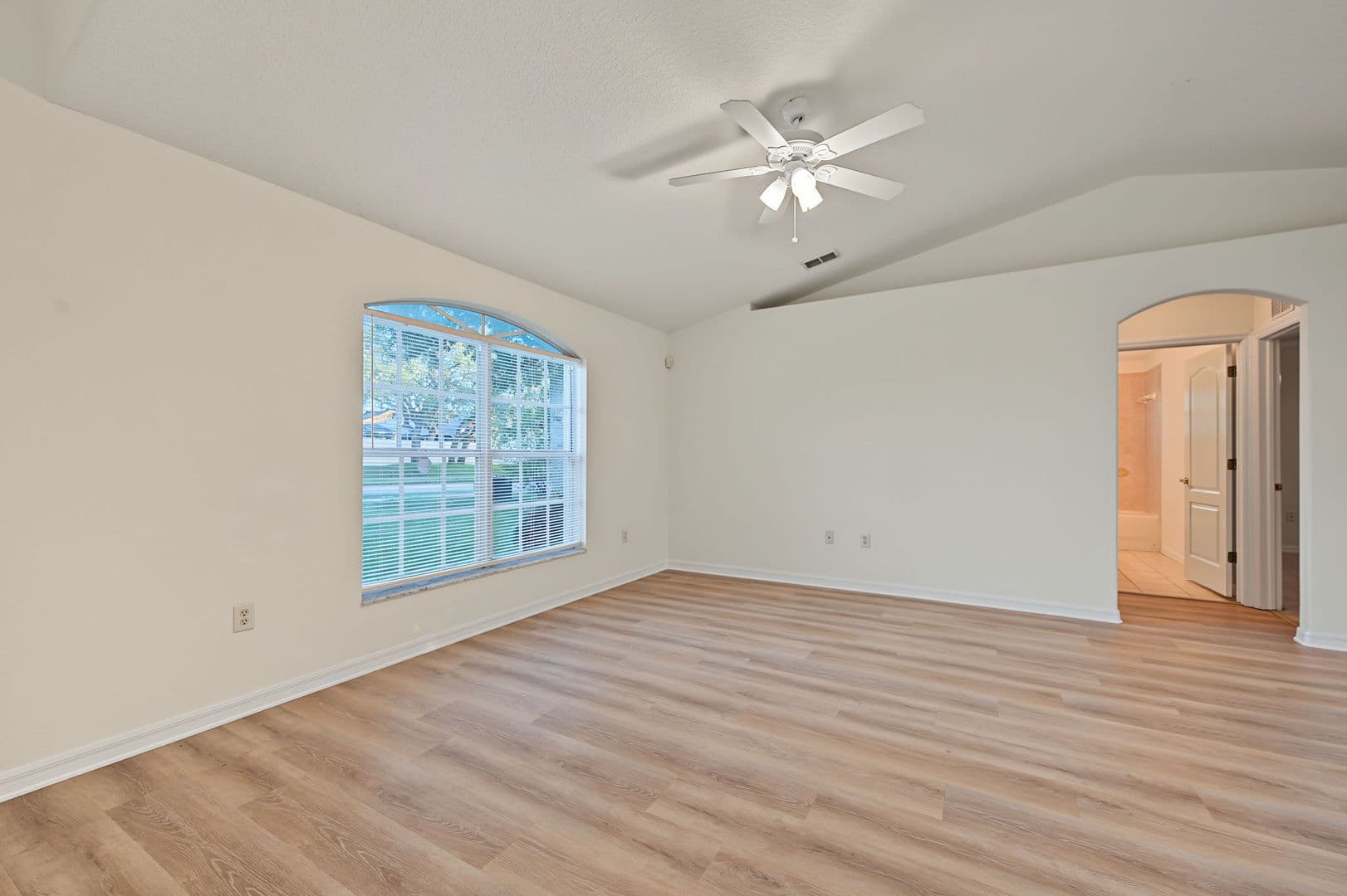 Hudson House: 18612 White Pine Cir