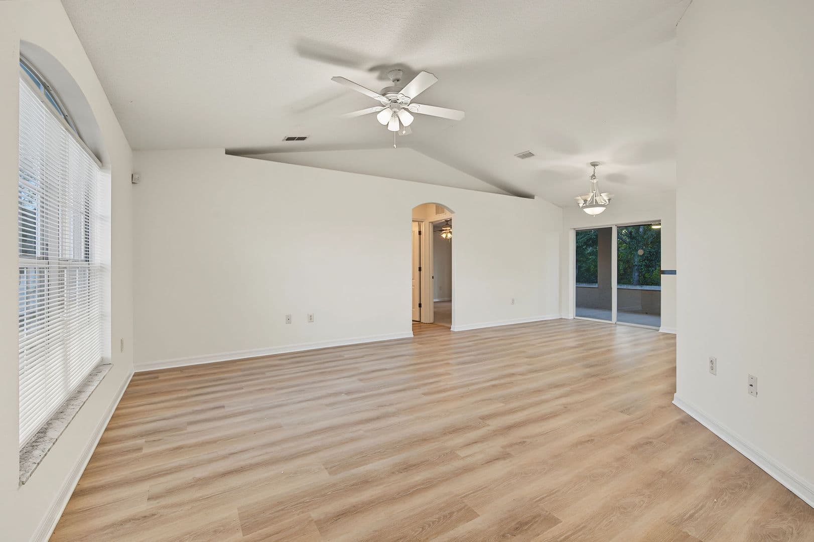 Hudson House: 18612 White Pine Cir