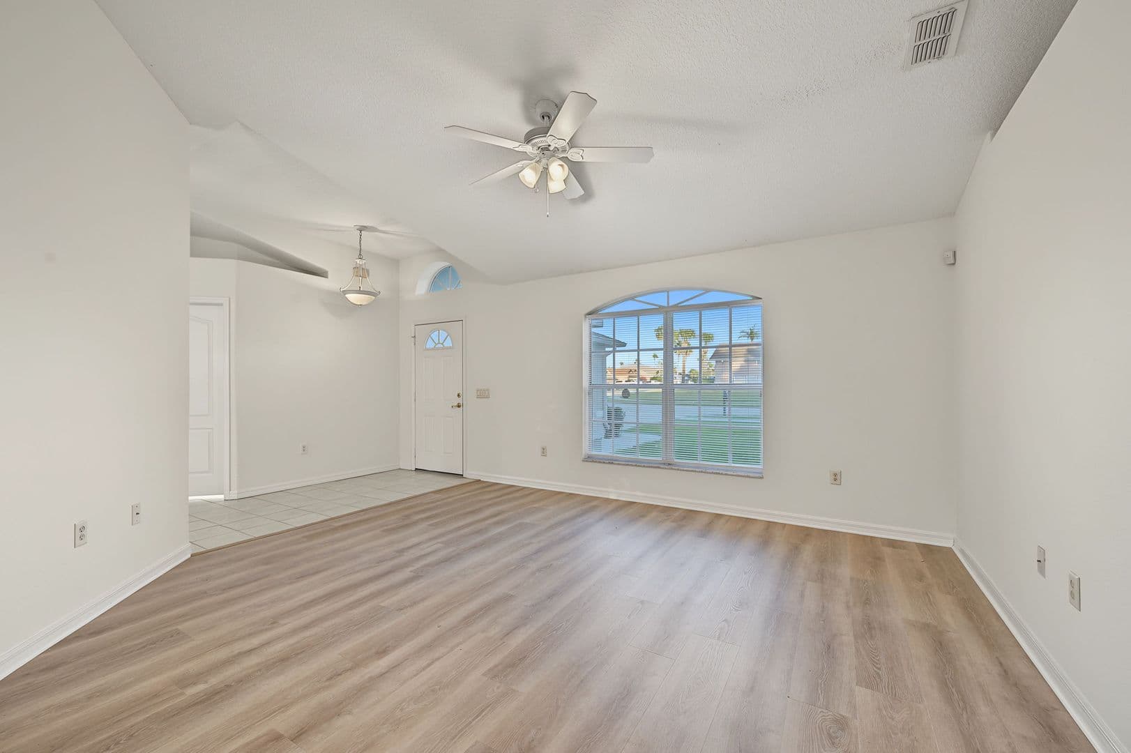 Hudson House: 18612 White Pine Cir