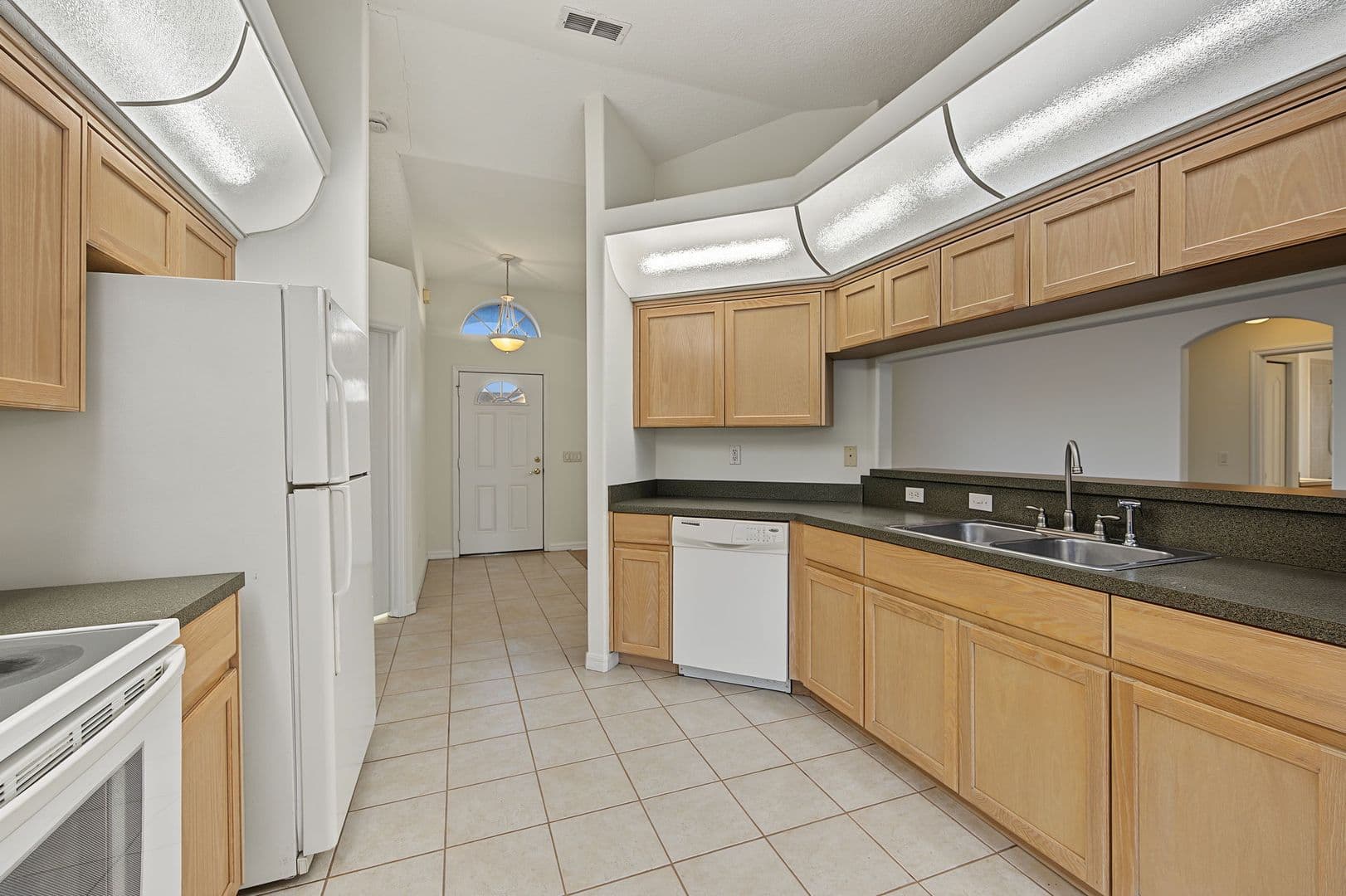Hudson House: 18612 White Pine Cir