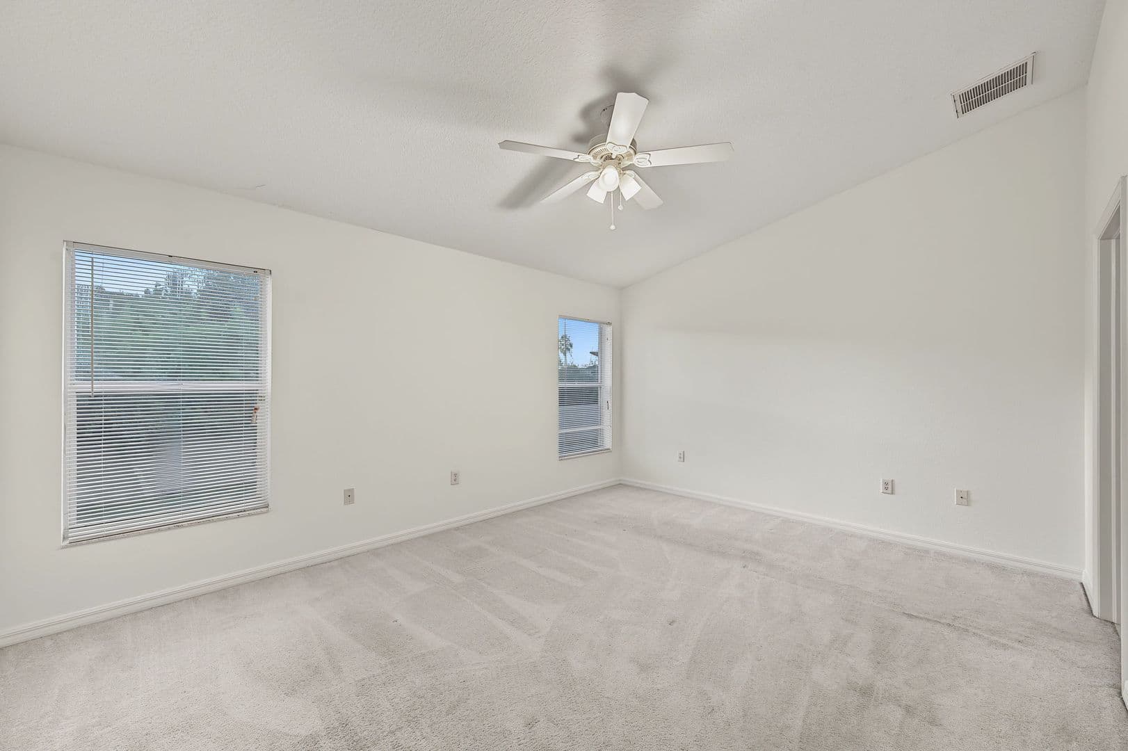 Hudson House: 18612 White Pine Cir